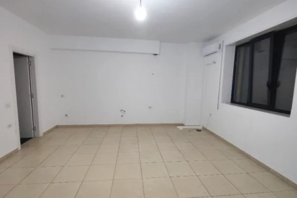 Ambient biznesi me qera 3+1 ne Tirane - 370 Euro