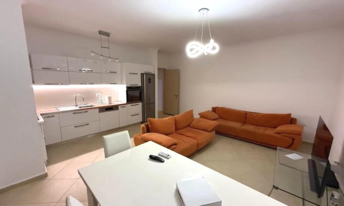 Shtepi ne shitje Apartament ne Tirane, 2+1, Mobilimi E mobiluar, Pagesa 260,000  Euro.