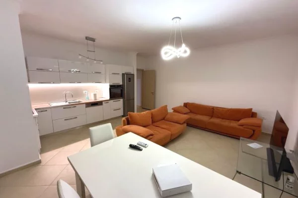 Shtepi ne shitje 2+1 ne Tirane - 260,000 Euro