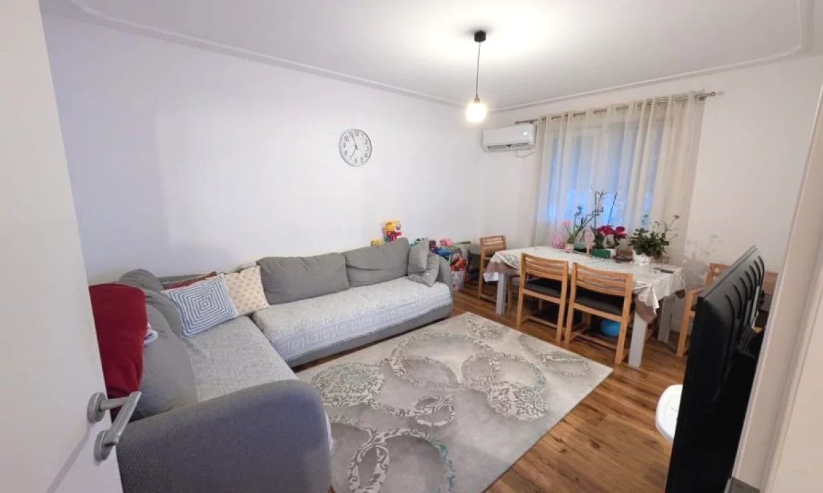 Shtepi ne shitje Apartament ne Tirane, 2+1, Mobilimi E mobiluar, Pagesa 191,800  Euro.