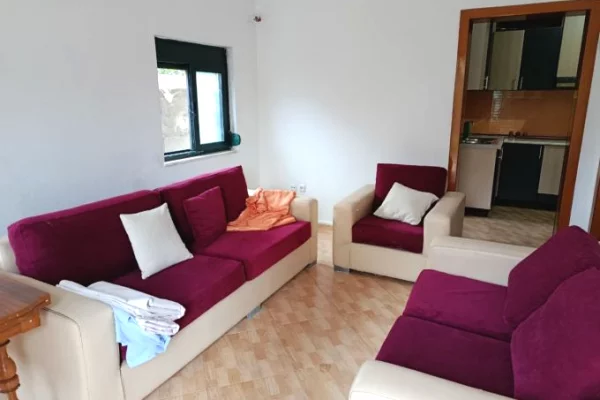 Jepet apartament 1+1 me qira , tek Rruga Besa , prane Hotel Meridian , Rruga Siri Kodra .