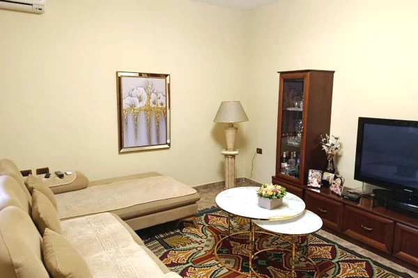 Shtepi me qera 4+1 ne Tirane - 2,100 Euro