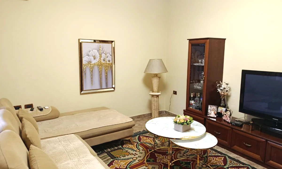 Shtepi me qera Vila Luksoze ne Tirane, 4+1, Mobilimi E mobiluar, Pagesa 2,100  Euro.