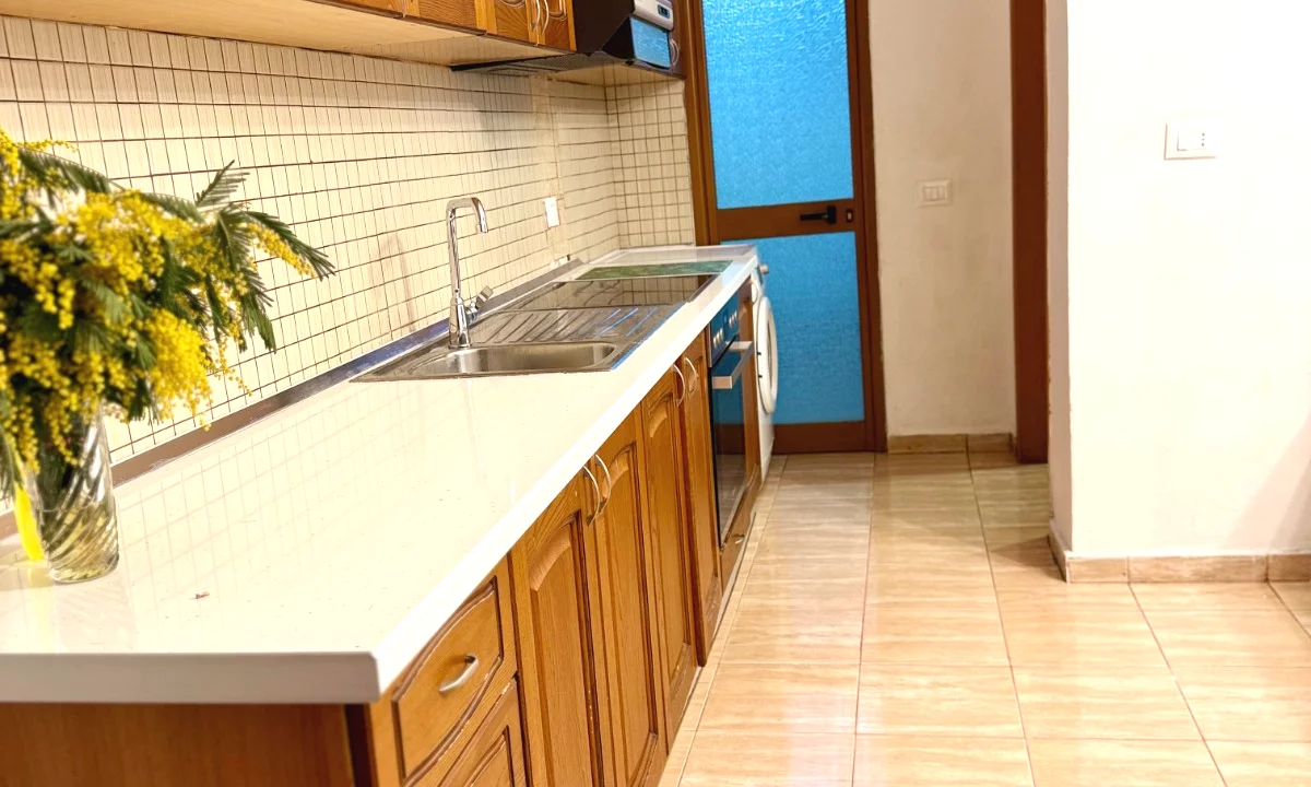 Shtepi me qera Apartament ne Tirane, 1+1, Mobilimi E mobiluar, Pagesa 42,000  Leke.