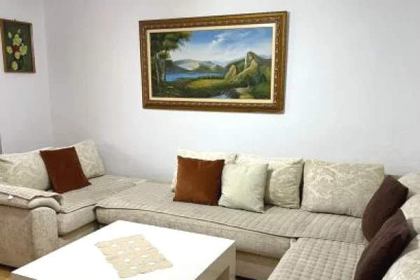 Shtepi me qera 1+1 ne Tirane - 40,000 Leke