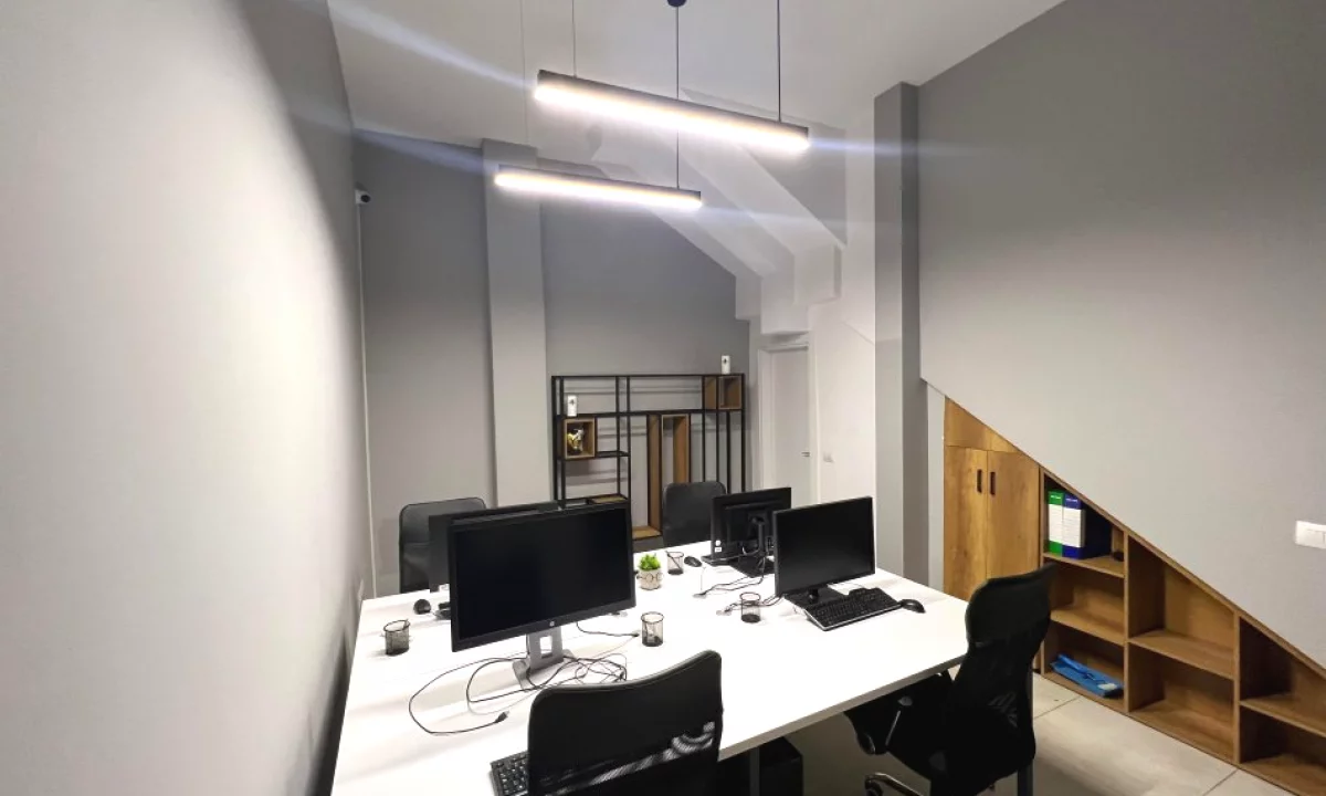 Jepet zyre me qira tek Kompleksi Star , Ish Parku i Autobusave , Rruga Ndre Mjeda , Rruga e Kavajes 