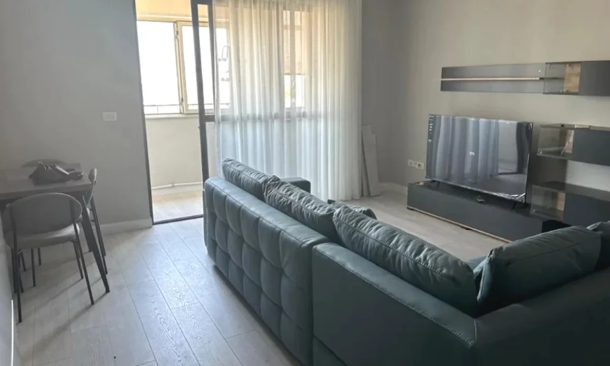 Shtepi me qera Apartament ne Tirane, 2+1, Mobilimi E mobiluar, Pagesa 650  Euro.