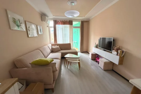 Jepet apartament 2+1 me qera luksoz tek Komuna e Parisit , prane German Computers .