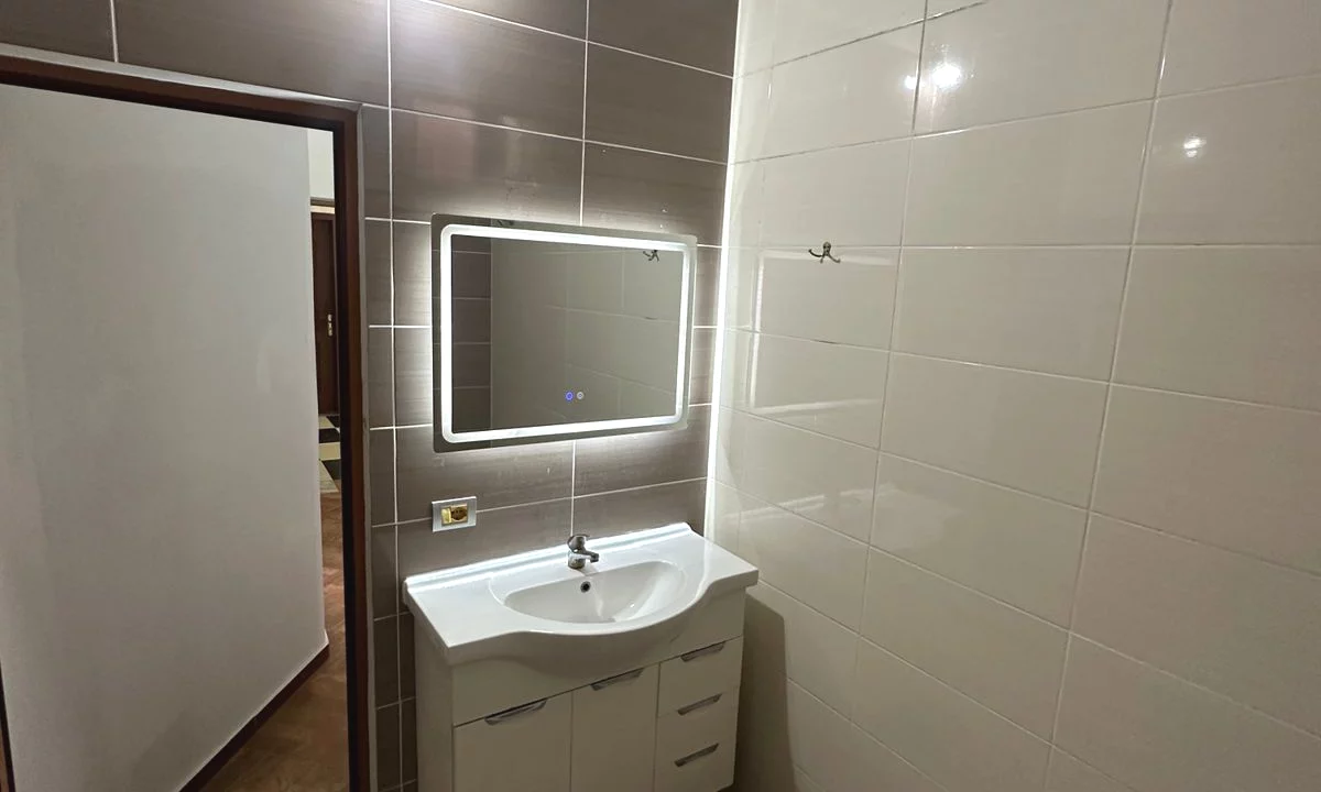 Shtepi me qera Apartament ne Tirane, Garsoniere, Mobilimi E mobiluar, Pagesa 280  Euro.