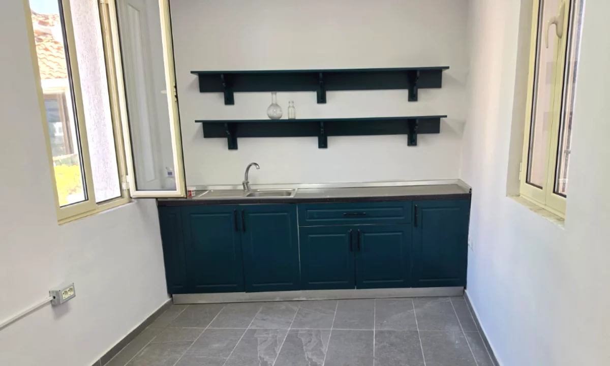 Shtepi me qera Vila Luksoze ne Tirane, 7+1, Mobilimi Bosh, pa mobiluar, Pagesa 1,500  Euro.