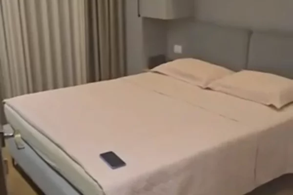 Shitet apartament 1+1 tek Kompleksi Arlis , Farmacia 10 , Rruga 5 Maji , Rruga e Dibres , Spitali QS