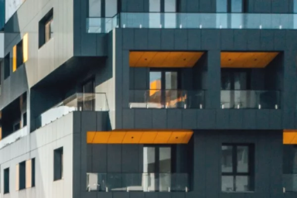 Shitet apartament 1+1 tek Kompleksi Square 21 , Rruga e Kavajes , 21 Dhjetori .