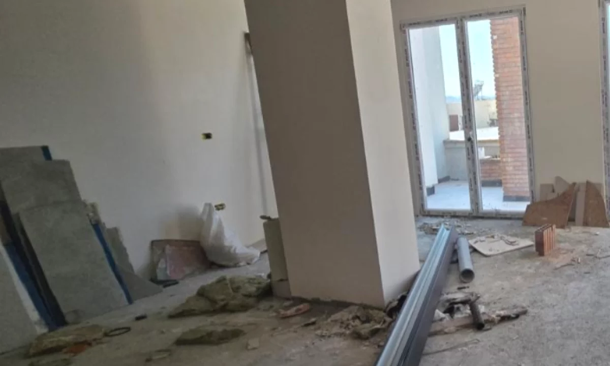 Shtepi ne shitje Apartament ne Tirane, 1+1, Mobilimi Bosh, pa mobiluar, Pagesa 114,000  Euro.