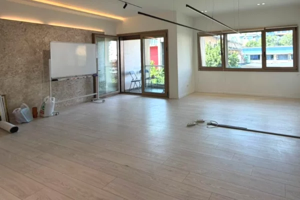 Ambient biznesi me qera 3+1 ne Tirane - 2,000 Euro