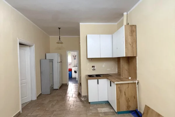 Shtepi ne shitje 1+1 ne Tirane - 140,000 Euro