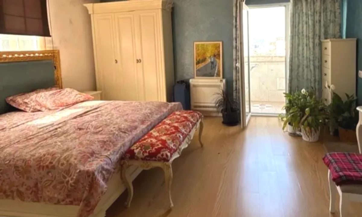 Shtepi me qera Apartament ne Tirane, 2+1, Mobilimi E mobiluar, Pagesa 1,300  Euro.