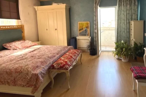 Shtepi me qera 2+1 ne Tirane - 1,300 Euro