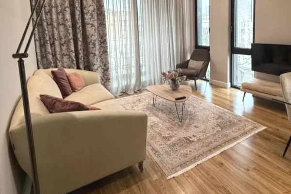 Shtepi me qera 2+1 ne Tirane - 1,500 Euro