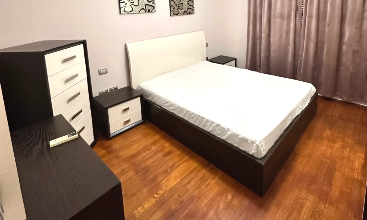 Shtepi me qera Apartament ne Tirane, 2+1, Mobilimi E mobiluar, Pagesa 650  Euro.