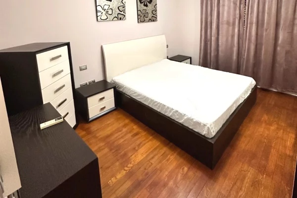 Shtepi me qera 2+1 ne Tirane - 650 Euro