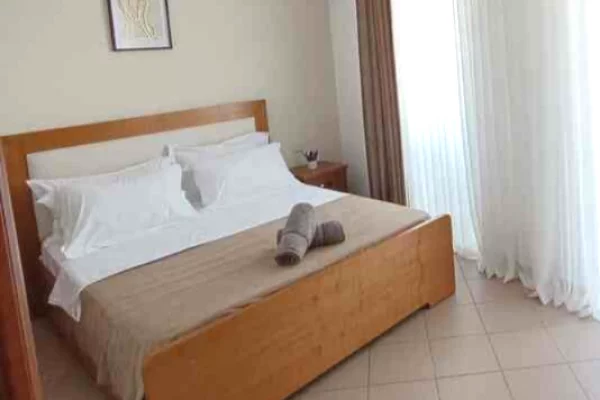 Jepet apartament 1+1 me qira tek Rruga e Bogdaneve !650 leke ne muaj!!