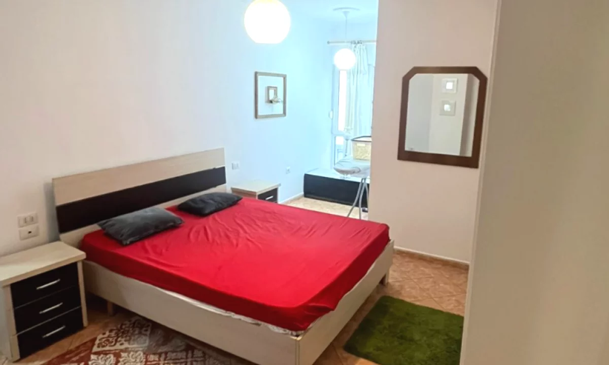 Shtepi me qera Apartament ne Tirane, 2+1, Mobilimi E mobiluar, Pagesa 700  Euro.