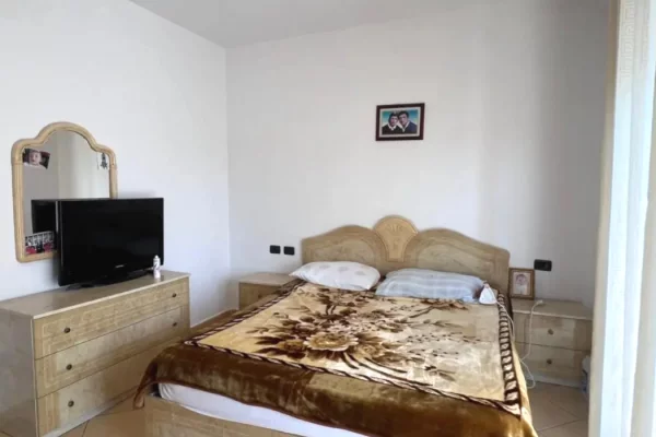 Shitet apartament 2+1+2+Verande tek Fresku , Rruga Sotir , Caci , prane Restorant Fresku !!kredi!!