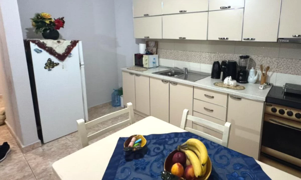 Shtepi ne shitje Apartament ne Tirane, 1+1, Mobilimi E mobiluar, Pagesa 105,000  Euro.