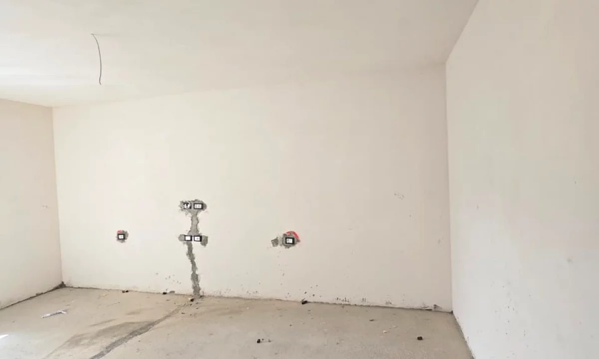 Shtepi ne shitje Apartament ne Tirane, 2+1, Mobilimi Bosh, pa mobiluar, Pagesa 279,200  Euro.