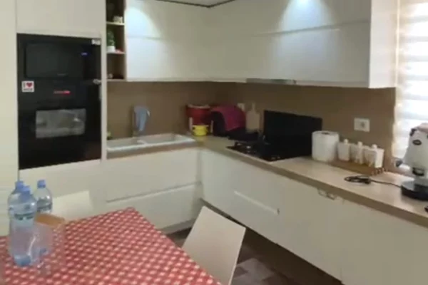 Shitet apartament 2+1+Garderobe+Verande tek Pasticeri Nela 6, Astir !!investim total!!