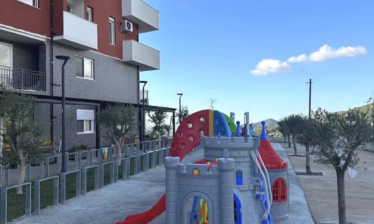 House for Sale Duplex (2 storey house) in Tirana, 4+1, Furniture Furnished, Payment 213,300  Euro.