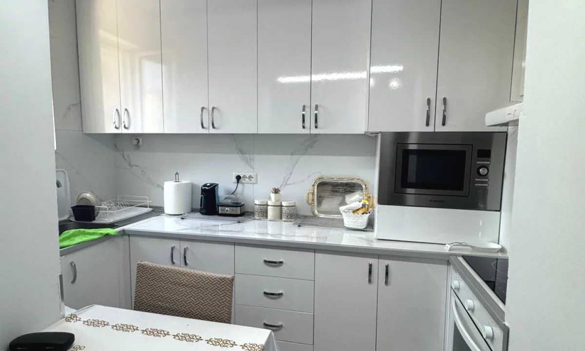 Shtepi me qera Apartament ne Tirane, 1+1, Mobilimi E mobiluar, Pagesa 500  Euro.