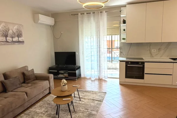 Shitet apartament 2+1+2 tek Selvia , Rruga e Dibres !330k!