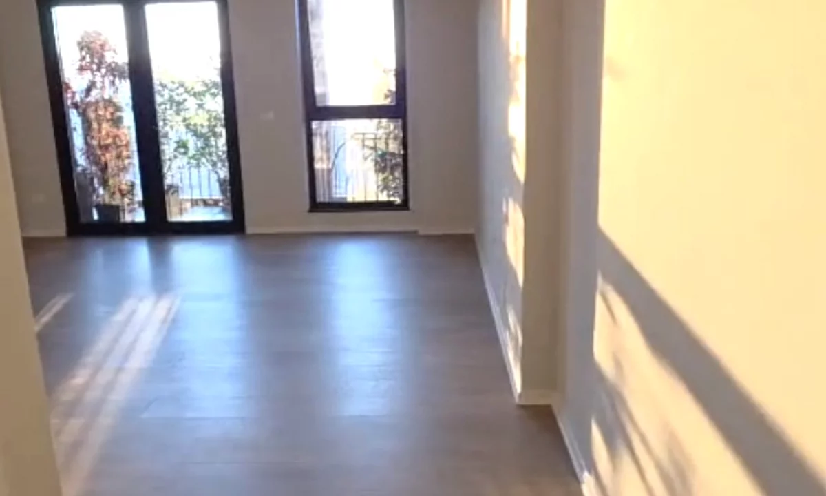 Jepet me Qira Zyre tek Tirana Garden Building , Rruga e Kavajes , 21 Dhjetori .  Bosh/parket 11