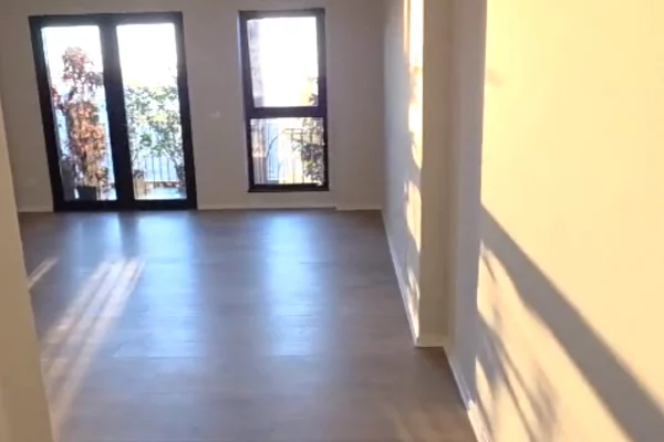 Ambient biznesi me qera 3+1 ne Tirane - 2,000 Euro
