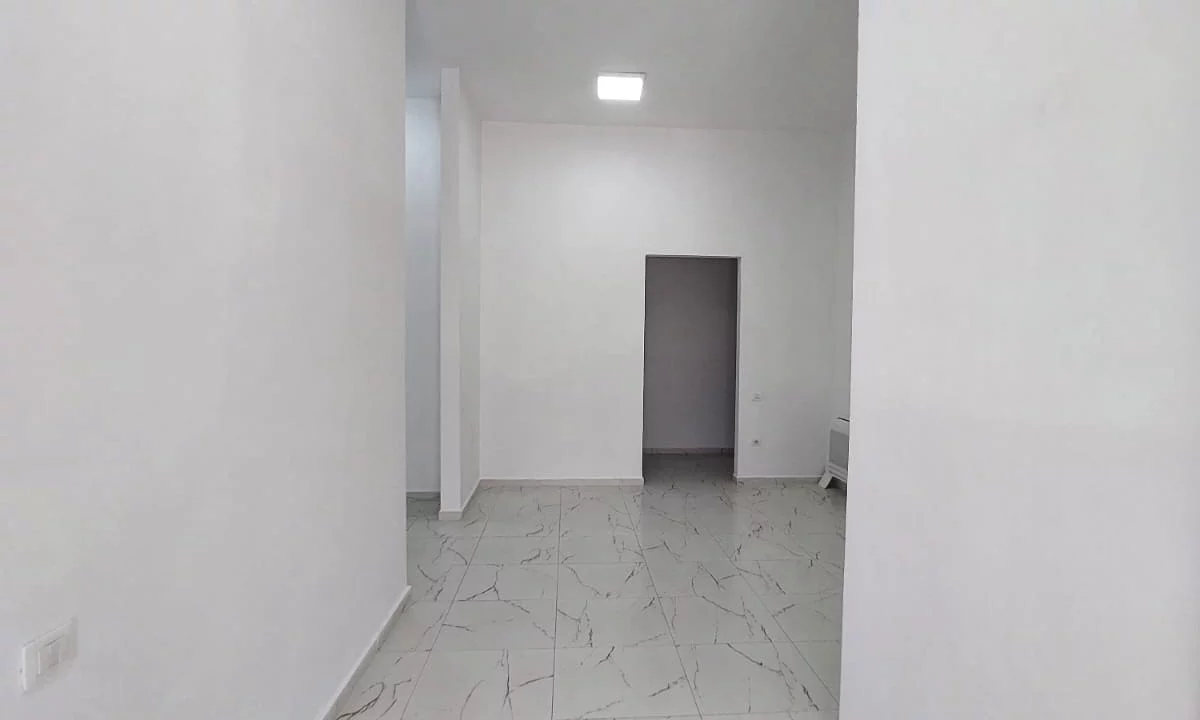 Jepet apartament 2+1 me qira (per zyre apo banim) tek Donika Center, Qender !1k muaj bruto 1!2