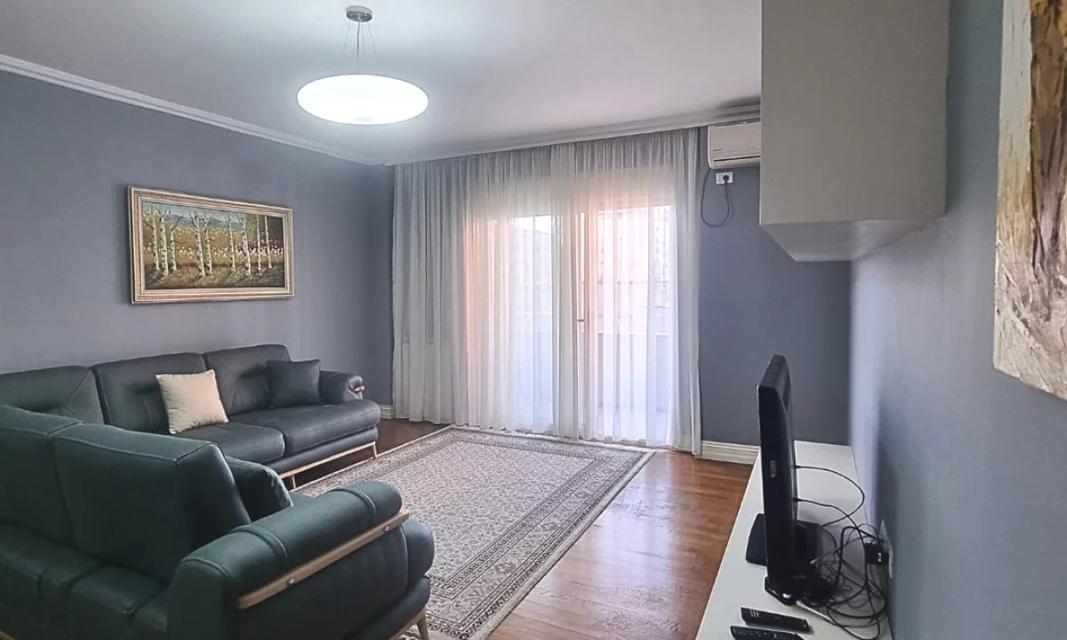 Shtepi me qera Apartament ne Tirane, 2+1, Mobilimi E mobiluar, Pagesa 1,000  Euro.