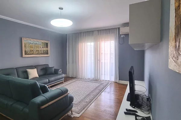 Shtepi me qera 2+1 ne Tirane - 1,000 Euro