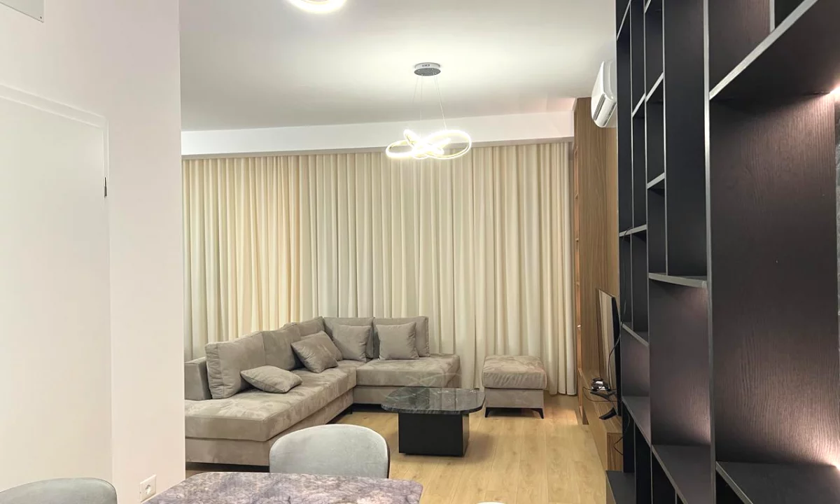 Shtepi me qera Vila Luksoze ne Tirane, 3+1, Mobilimi E mobiluar, Pagesa 1,500  Euro.