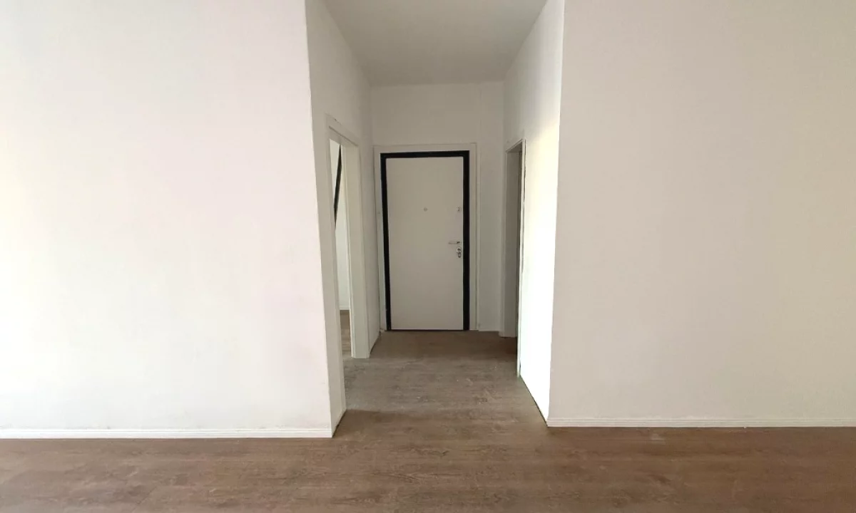 Jepet zyre me qira tek Galeria Roma , Rruga e Kavajes !! 900 euro neto!!12