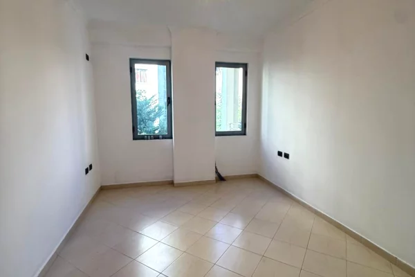 Shitet apartament 2+1+2+2Ballkone tek Fresku , prane Supermarket Xhangolli !!1300 e/m2!!