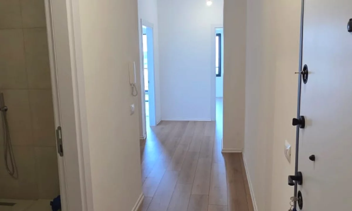 Jepet Zyre+Post Parkimi me qira tek Rruga e Barrikadave !! me parkim te perfshire !12