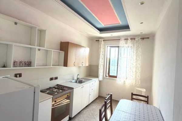 Jepet apartament 2+1+Kuzhine e Vecuar me qira tek Rruga e Kavajes , buze unazes !!2