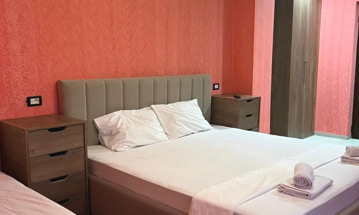 Shtepi ne shitje Apartament ne Tirane, 2+1, Mobilimi E mobiluar, Pagesa 700  Euro.