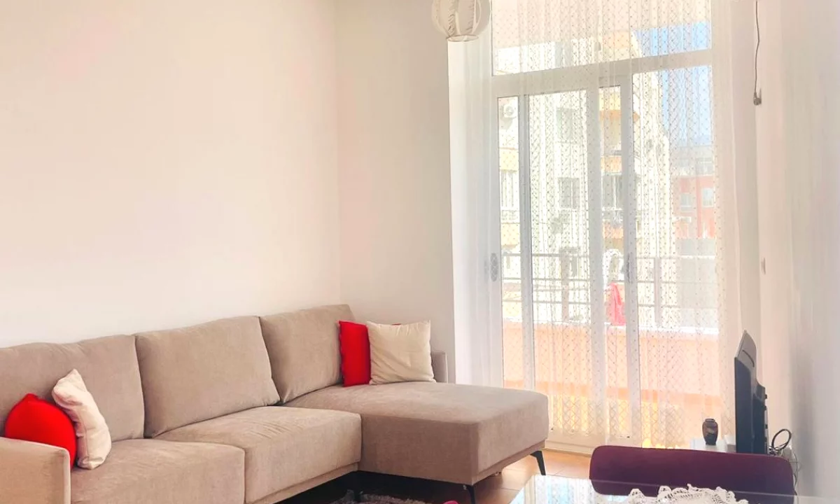 Shtepi ne shitje Apartament ne Tirane, 1+1, Mobilimi E mobiluar, Pagesa 100,000  Euro.