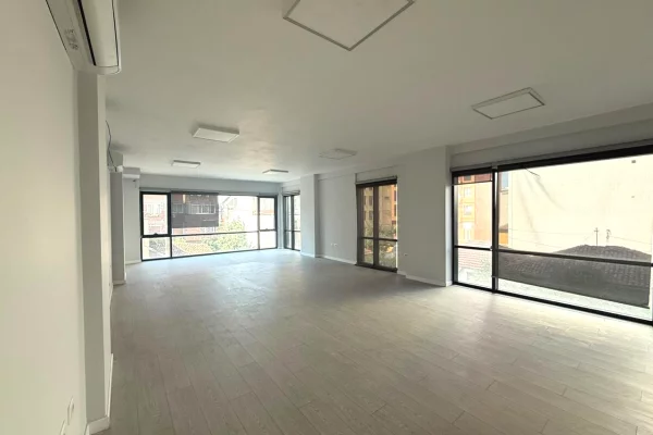 Ambient biznesi me qera 3+1 ne Tirane - 5,200 Euro