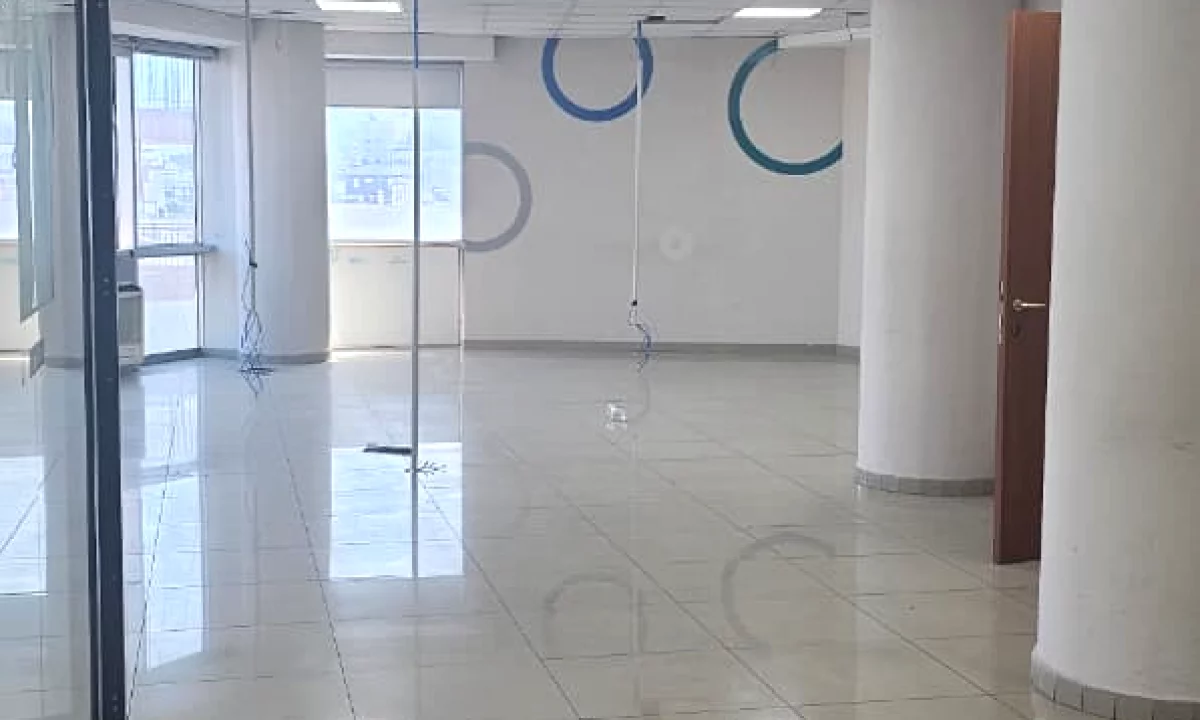 Jepet ambient biznesi per zyre me qira tek Selvia , Rruga e Dibres !!! buze rrugess