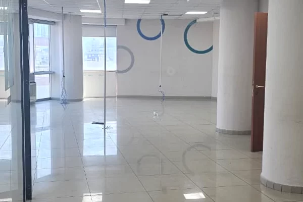 Jepet ambient biznesi per zyre me qira tek Selvia , Rruga e Dibres !!! buze rrugess