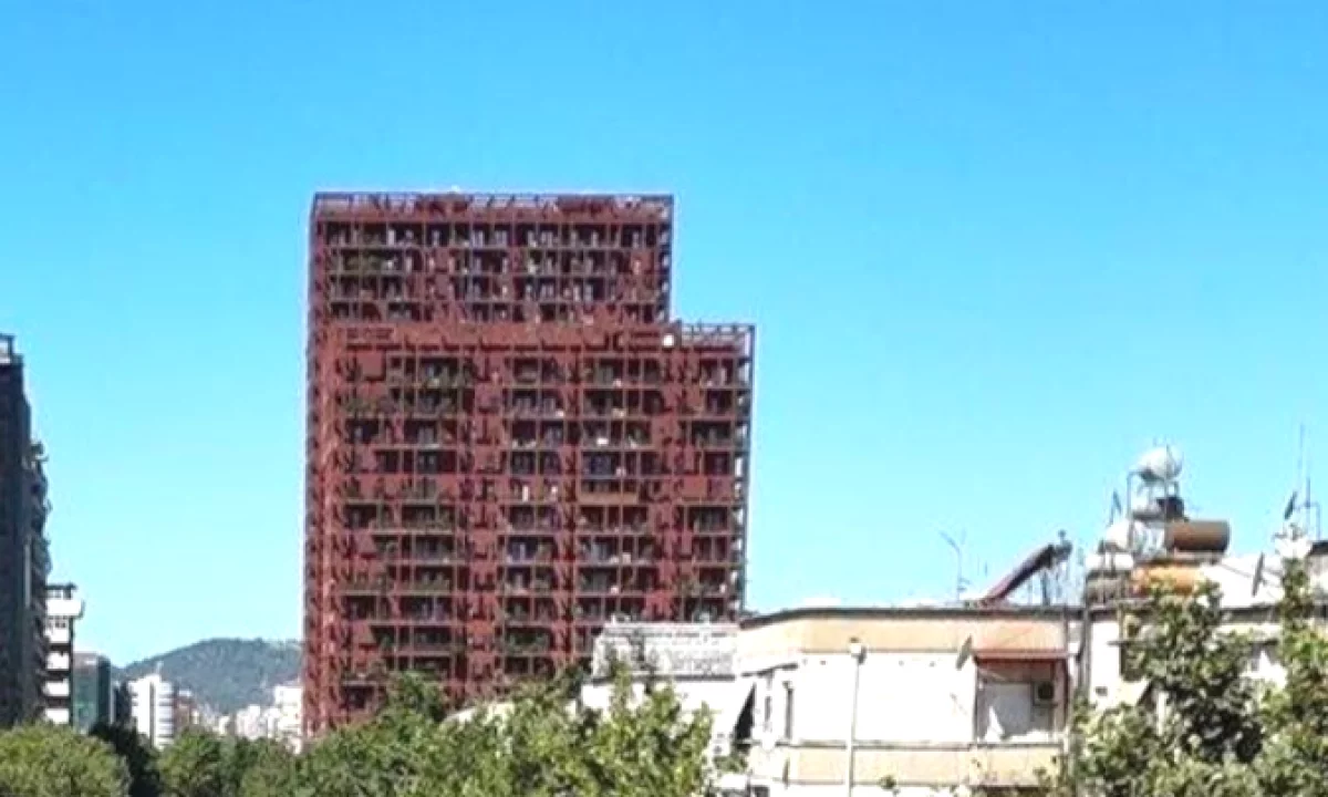 Jepet ambient biznesi me qira tek Rruga e Kavajes , 21 Dhjetori  !!! 545  m2 !!12.