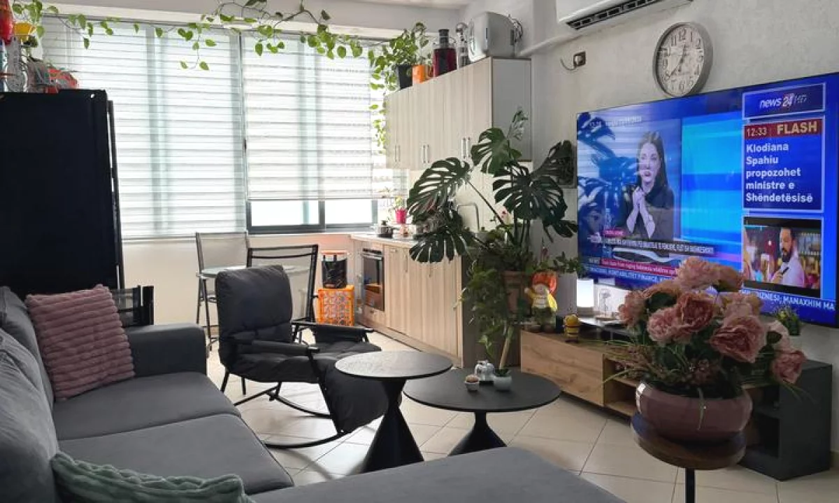 Shtepi ne shitje Apartament ne Tirane, 2+1, Mobilimi E mobiluar, Pagesa 125,000  Euro.